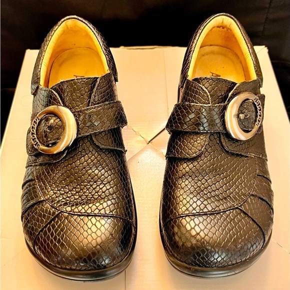 Alegria Black Textured Leather Loafers Silver Buckle Velcro Close 6.5 US 37 EUR - Picture 1 of 17